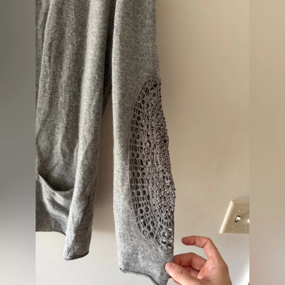 Silk & Cashmere Wool & Cashmere Blend Gray Cardigan Adorable Lace Sleeve Detail Size L - Image 2