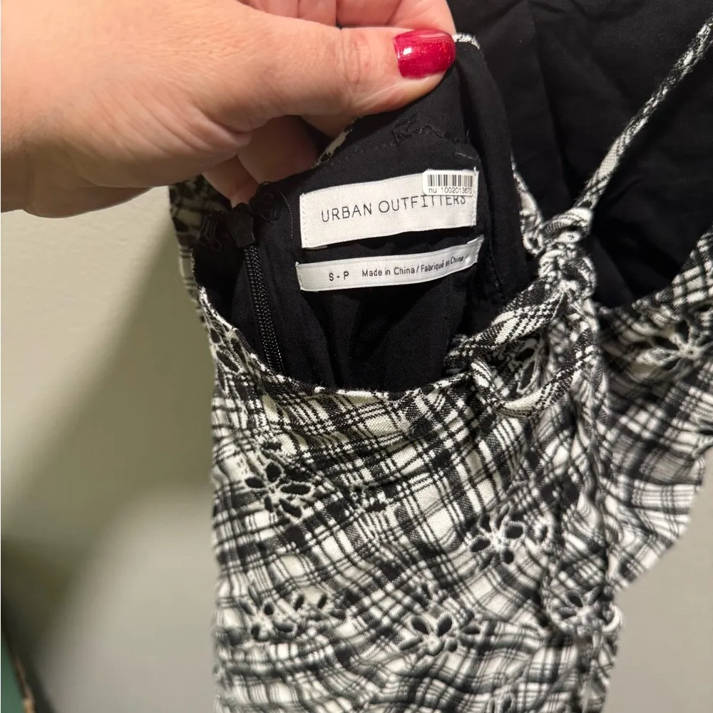 Black and White Plaid dress with daisies - Image 3