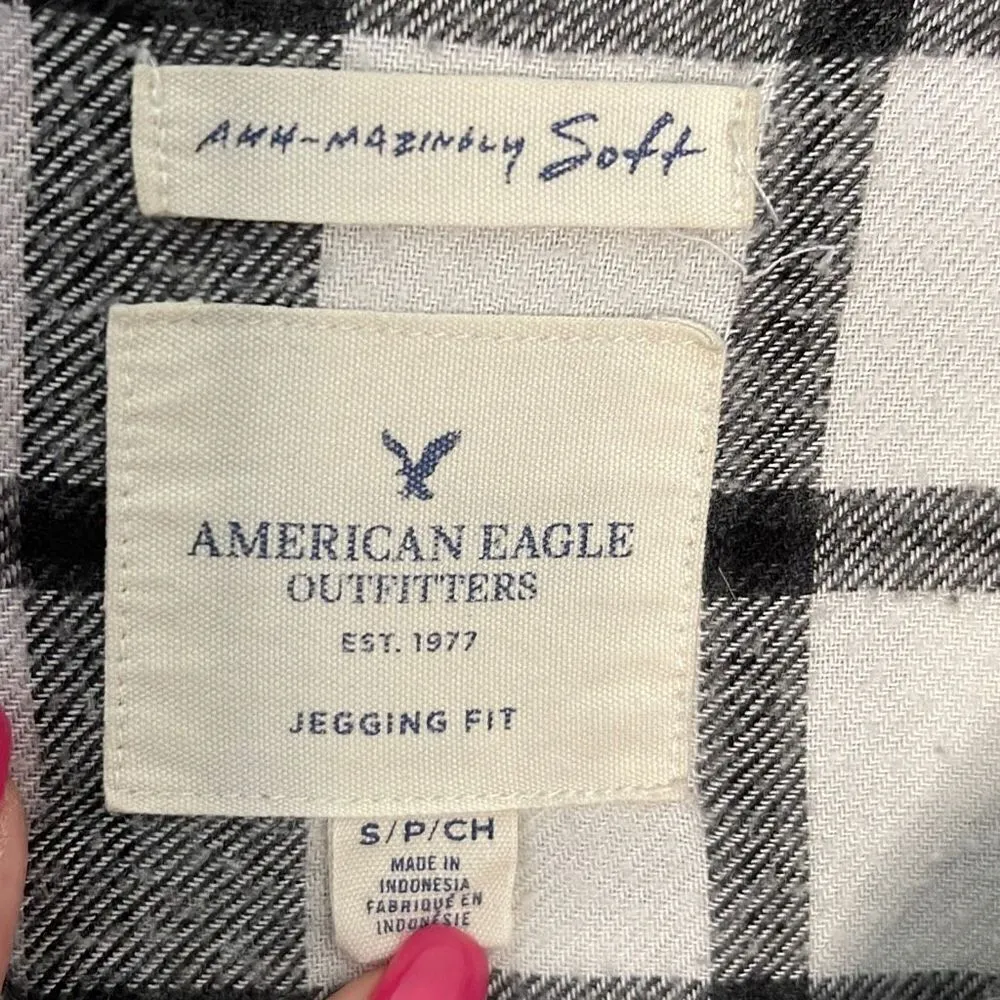 American Eagle Plaid Shirt. Size Small. Black/lavender.‎ - Image 4