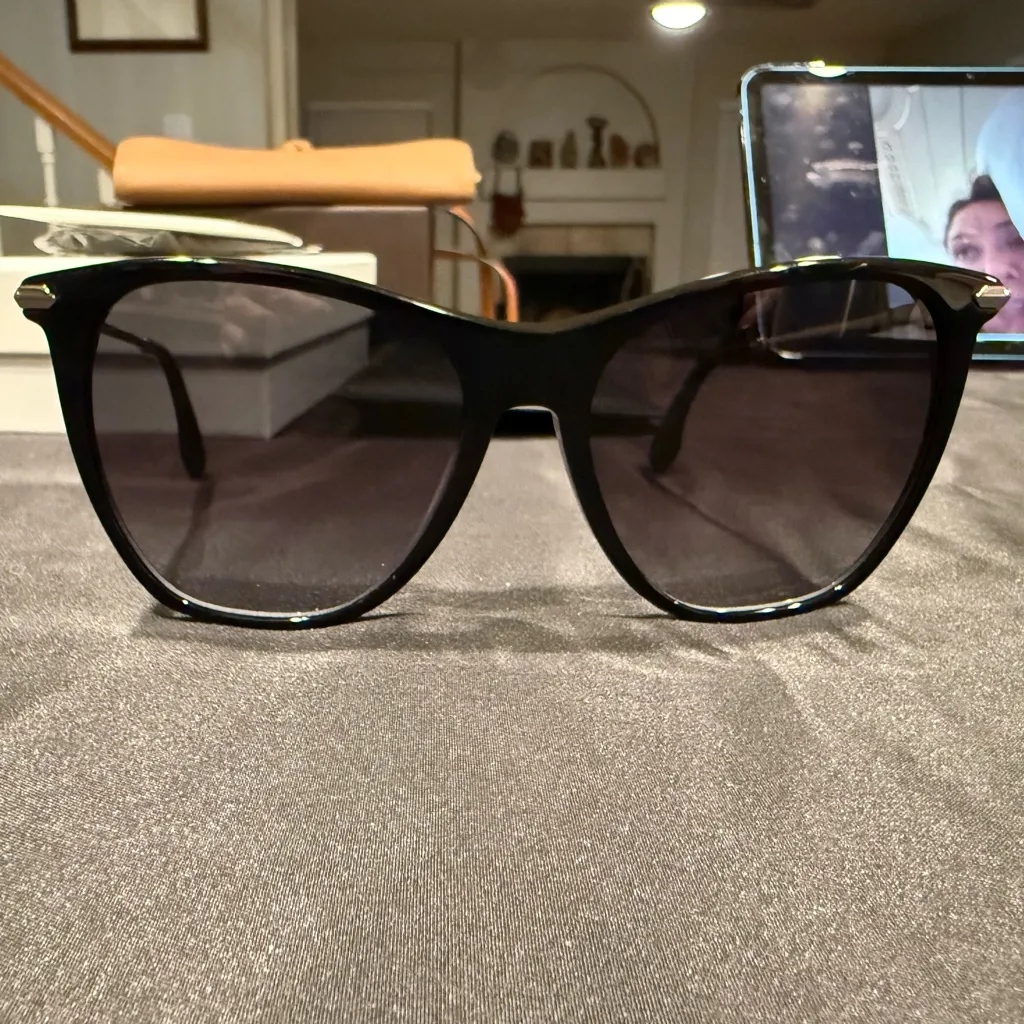 Victoria Beckham VB636S Sunglasses Black with Silver Hardware FULL INCLUSION - Image 10