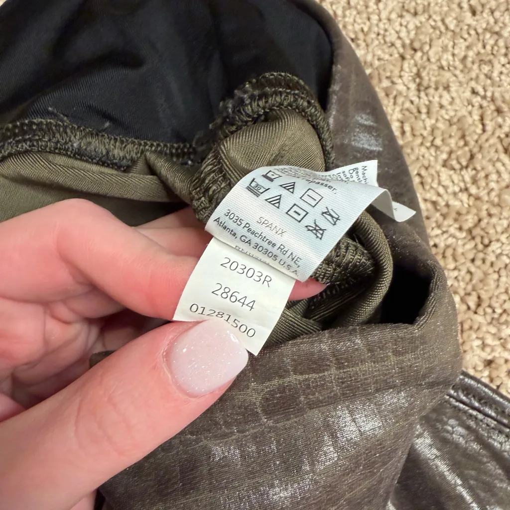 Spanx Faux Leather Croc Shine Leggings Darkened Olive Green Size Small - Image 6