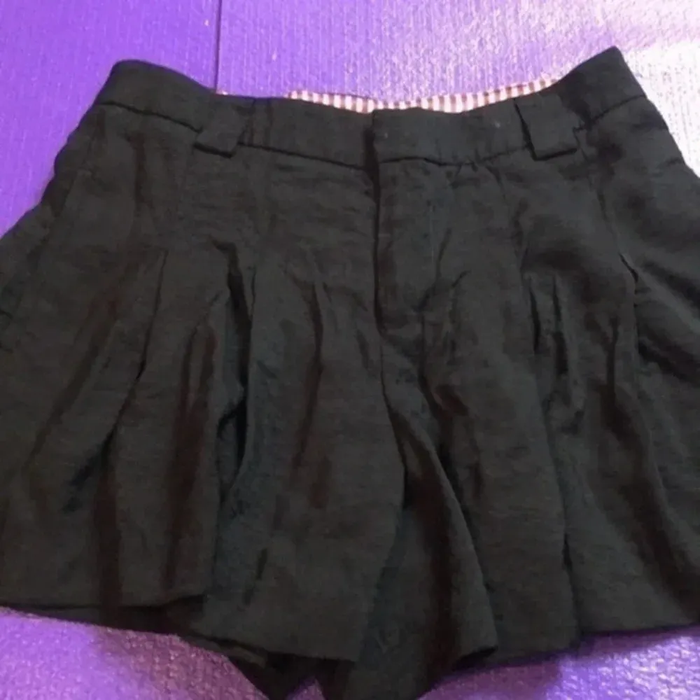 Guess  ladies  shorts S - Image 7