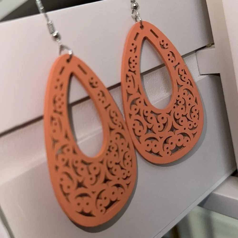 Wood earrings tear drop laser cut peach orange NEW boho bohemian lightweight NWT - Image 3