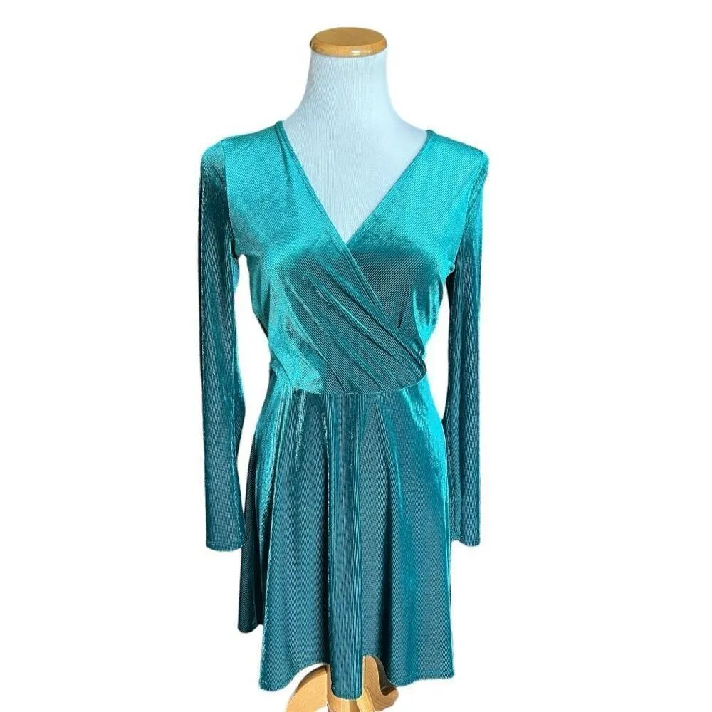 Womens Express Emerald Crushed Velvet Surplice Fit and Flare Dress - Sz S - Image 3