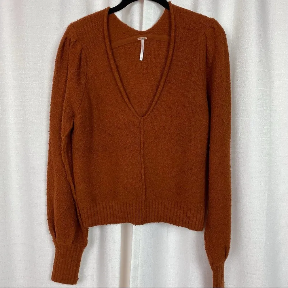 Free People Dark Orange Burnt Butter Reverie V Neck Blouson Sleeve Sweater NWT - Image 5
