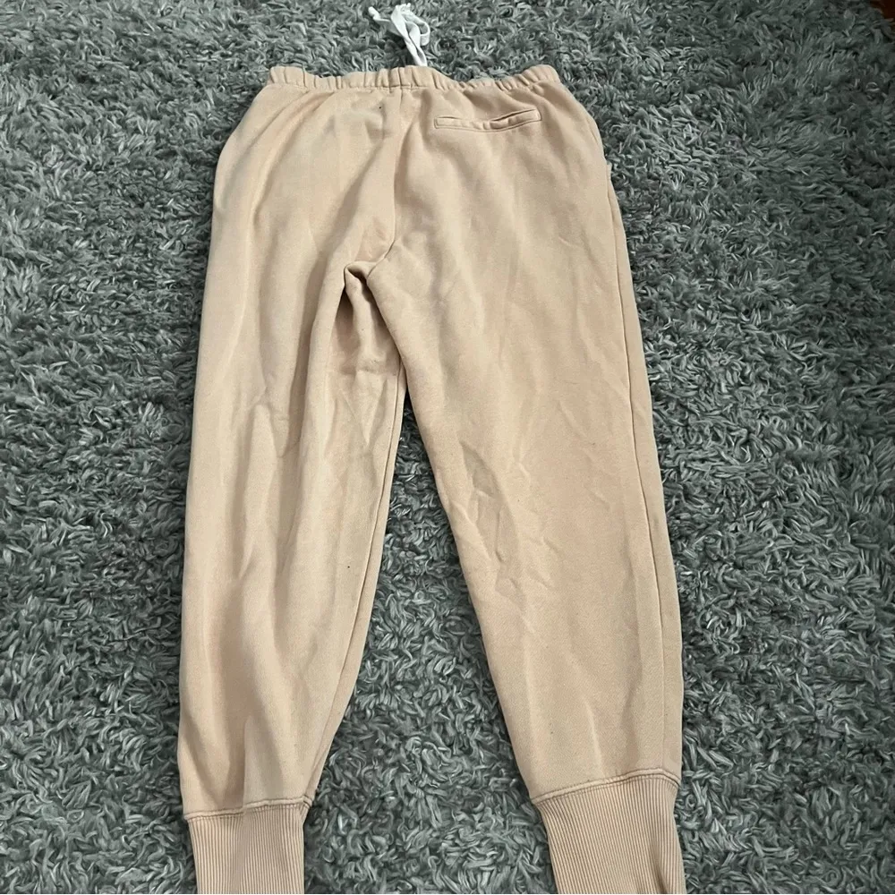 Aerie high rise joggers size small - Image 4