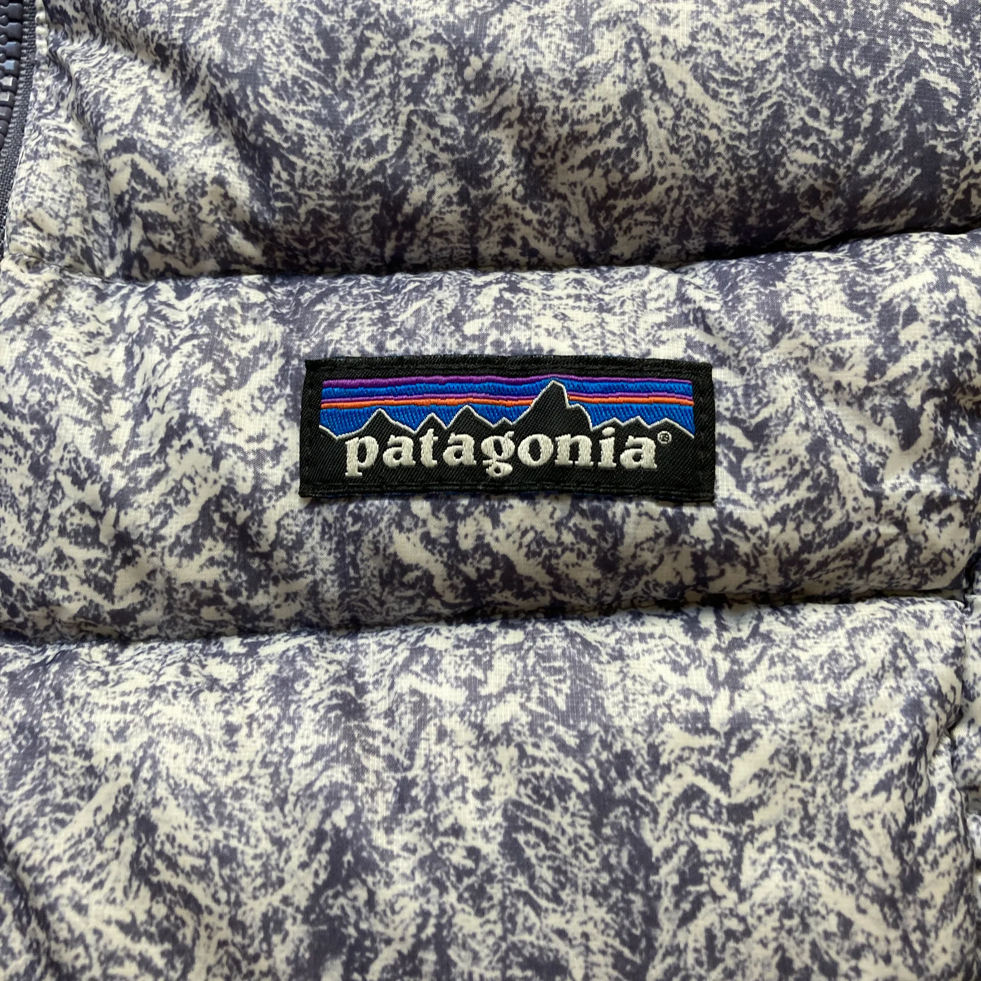 RARE Women's Down Sweater Vest Size XS NWOT - Image 2