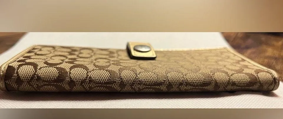 New York | Signature C billfold. - Image 4