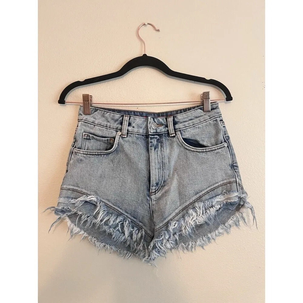Hugo Gailey Jean Shorts Women’s Size 27 Blue Denim Fray Hem 5 Pocket Lightwash - Image 14