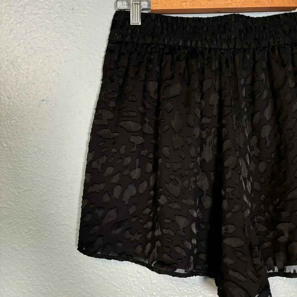 Good American Women's Midnight Black Leopard Print Satin Burnout‎ Shorts Size 26 - Image 9