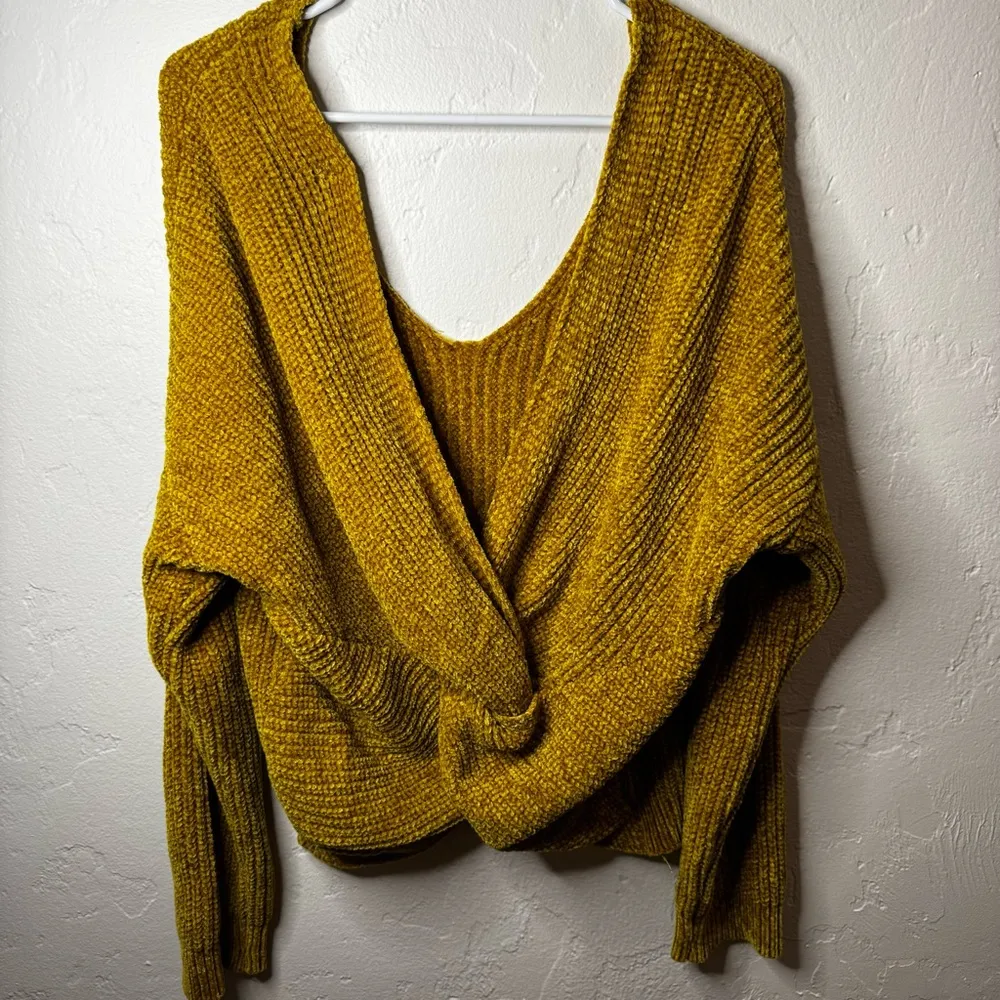 cross back yellow sweater size L. - Image 3