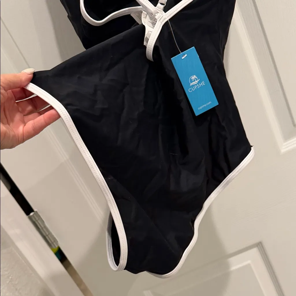 Cupshe Black and White One Piece Swimsuit - Image 4