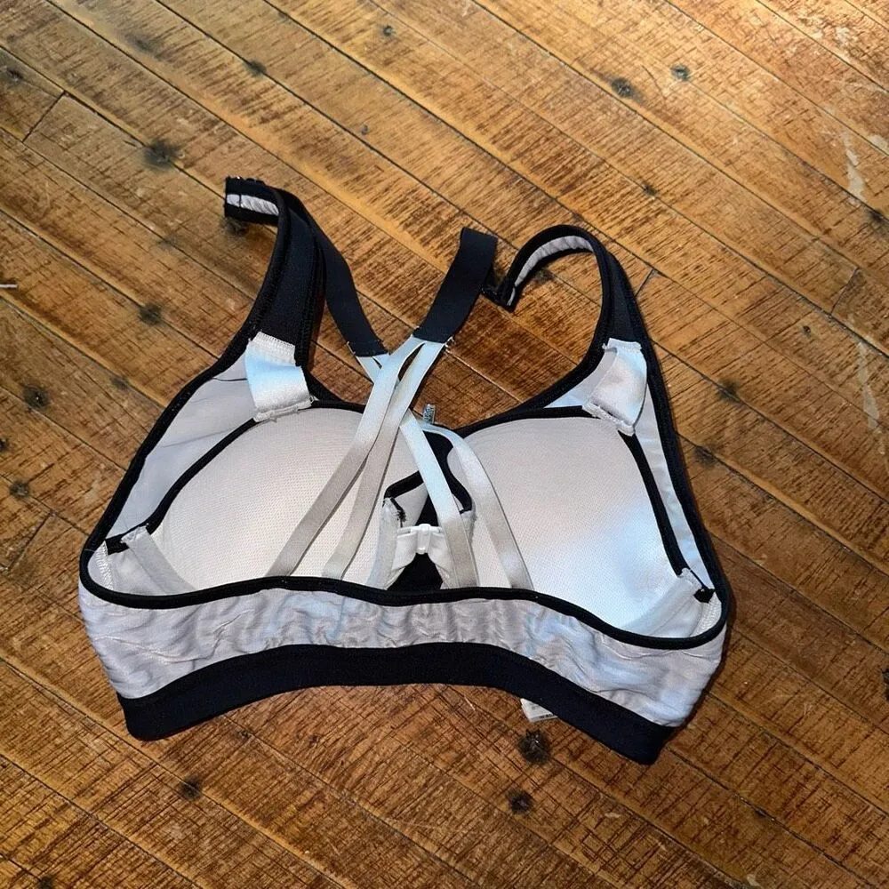 Victoria’s Secret Knockout gray front clasp 34C bra - Image 2