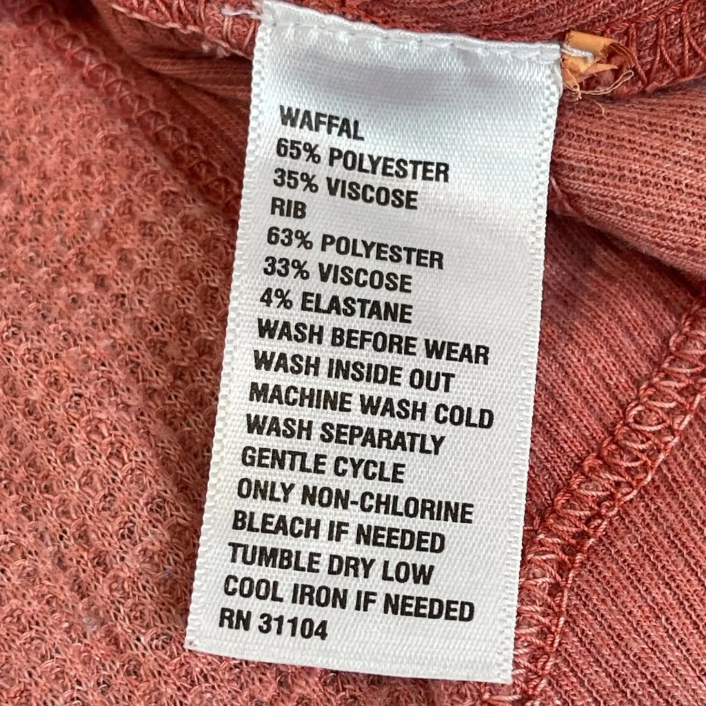 True Craft  Waffle Knit Tee‎ Women's Size Large Red Long Sleeves High Low Hem - Image 4