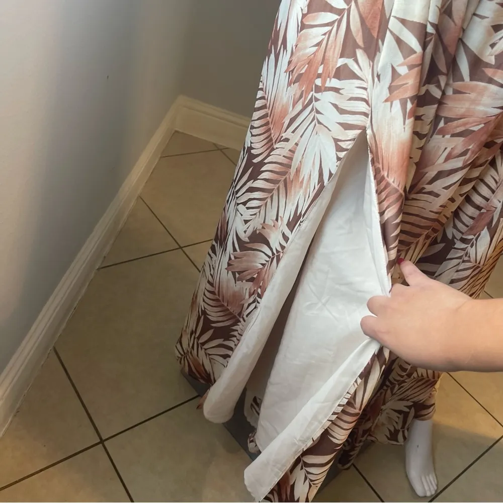 New Women’s tropical leaf maxi dress 
Size Medium
New 
Brand is Forever 21 - Image 9