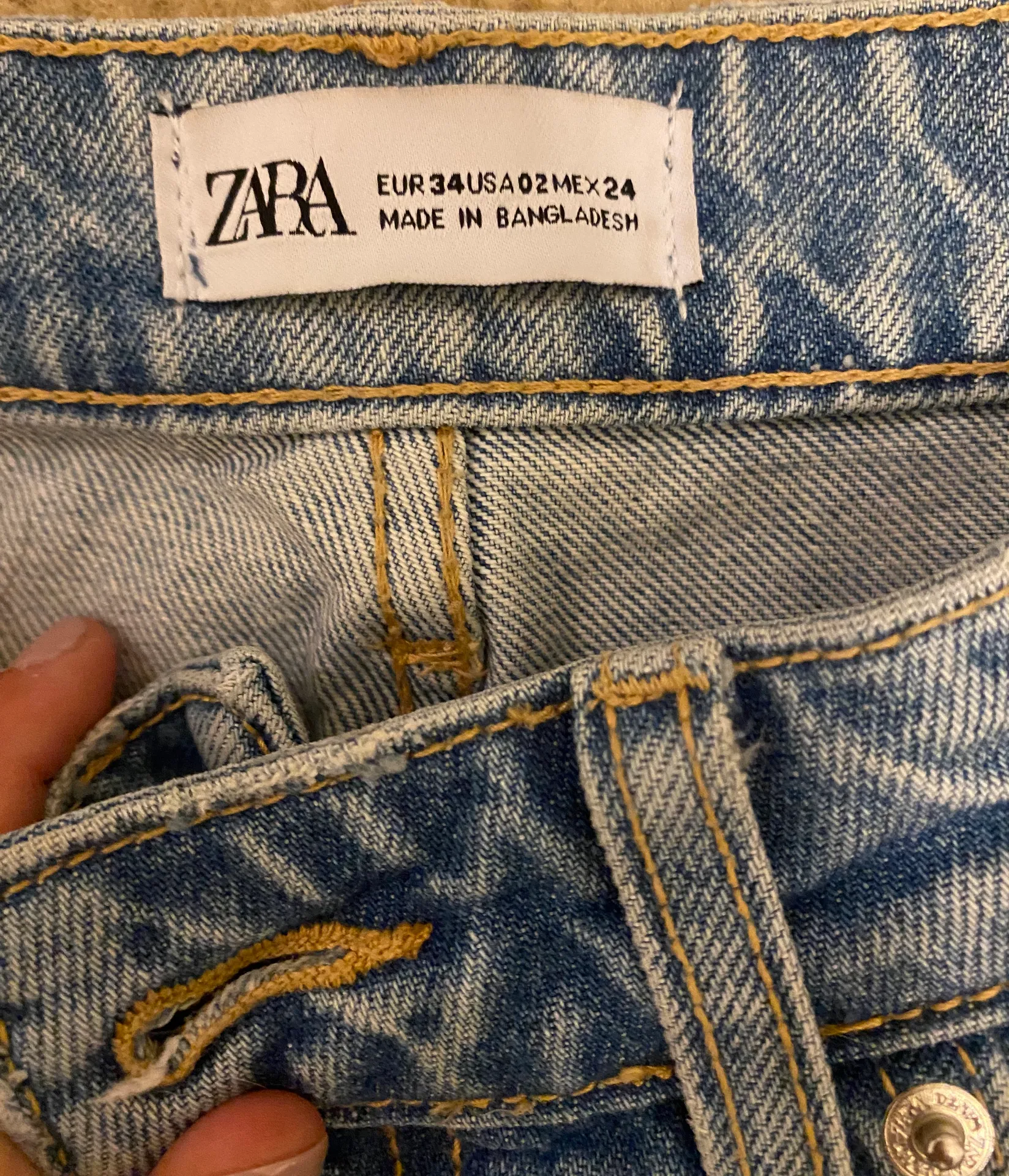 ZARA Light Wash High Waisted Mom Jeans - Image 3