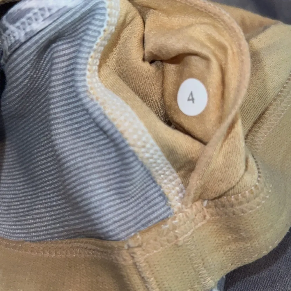 Lululemon No Limits Athletic‎ Tank Gray/Gray Stripes Size 4 - Image 5