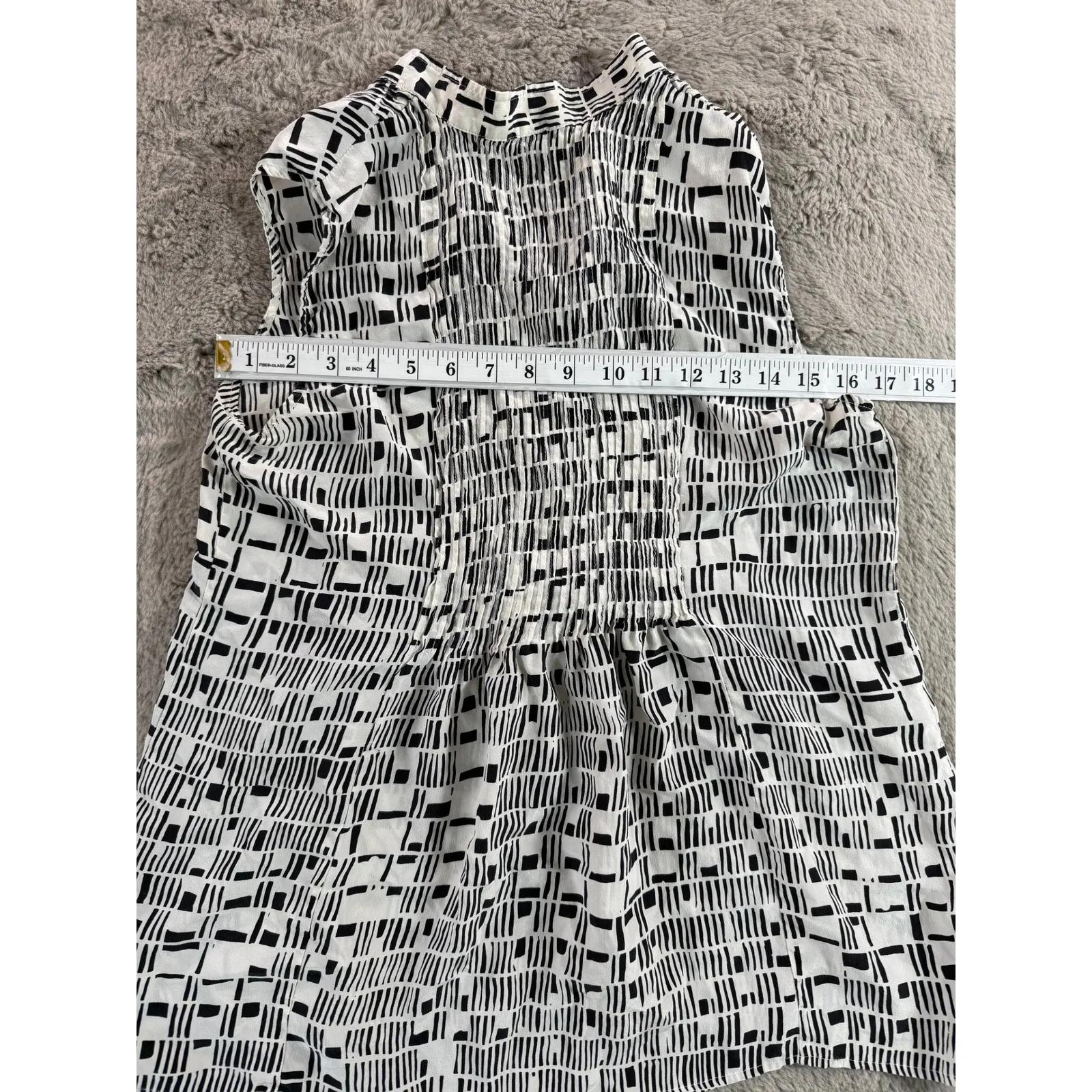 Theory Sleeveless Silk Shirt Size L Geometric Print Pleated Front‎ Minimalist - Image 6