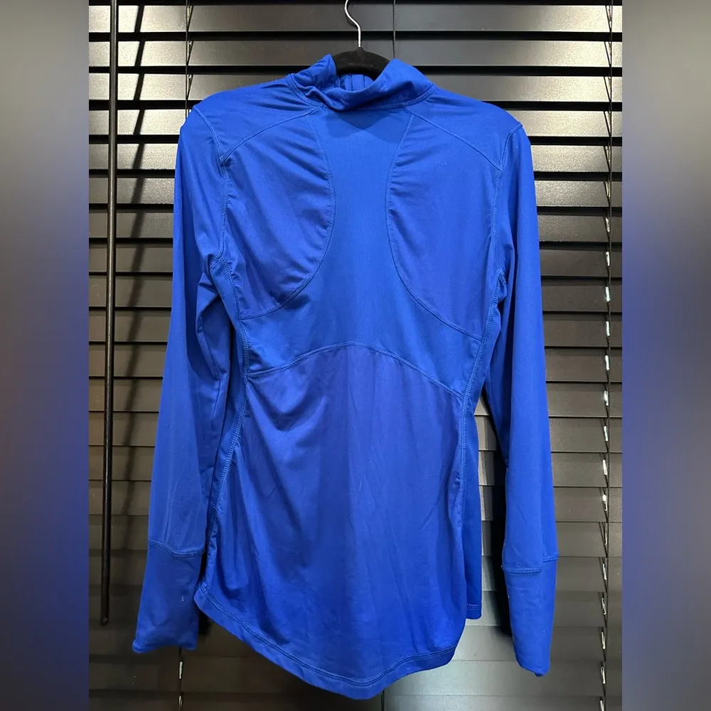 Woman Blue Quarter - Image 2