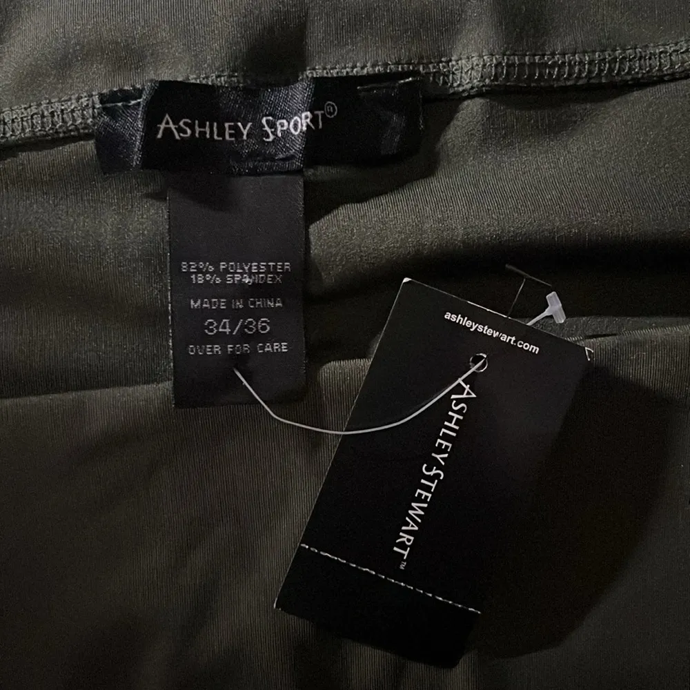 Ashley Stewart Sport NWT Size 34/36 Olive Green 2 Pocket Athletic Leggings - Image 4