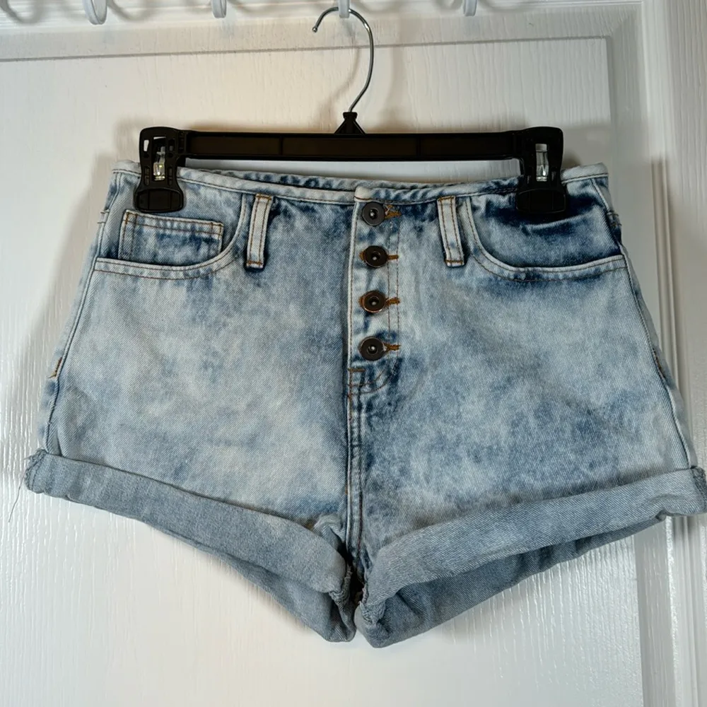Forever 21  Denim Washed Short Shorts Cuffed Size 27 EUC #5635 - Image 2