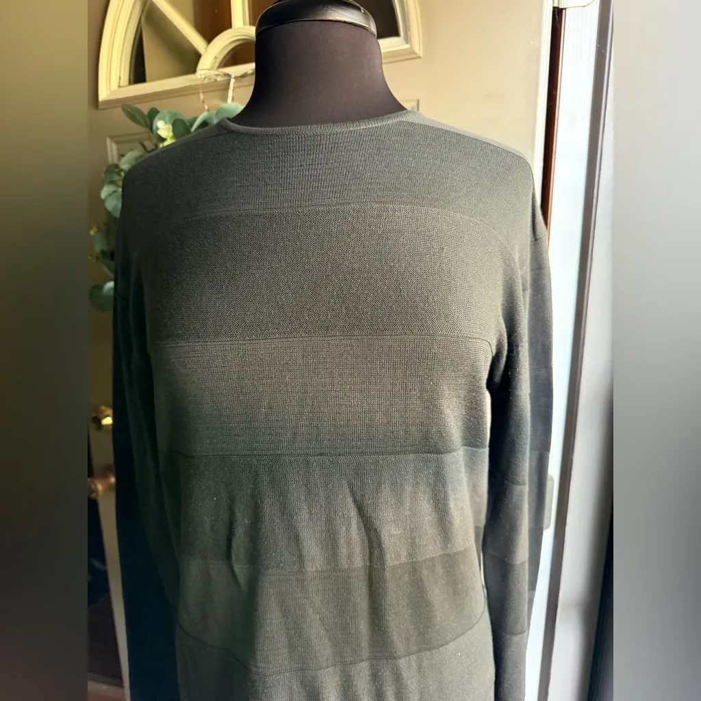 Armani Collezioni silk blend gray monochrome striped sweater, size medium - Image 3