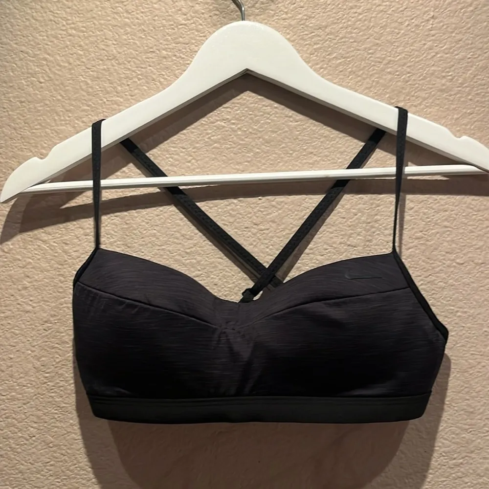 Nike  Women’s Dark Gray Black Sports Bra Size Medium - Image 2