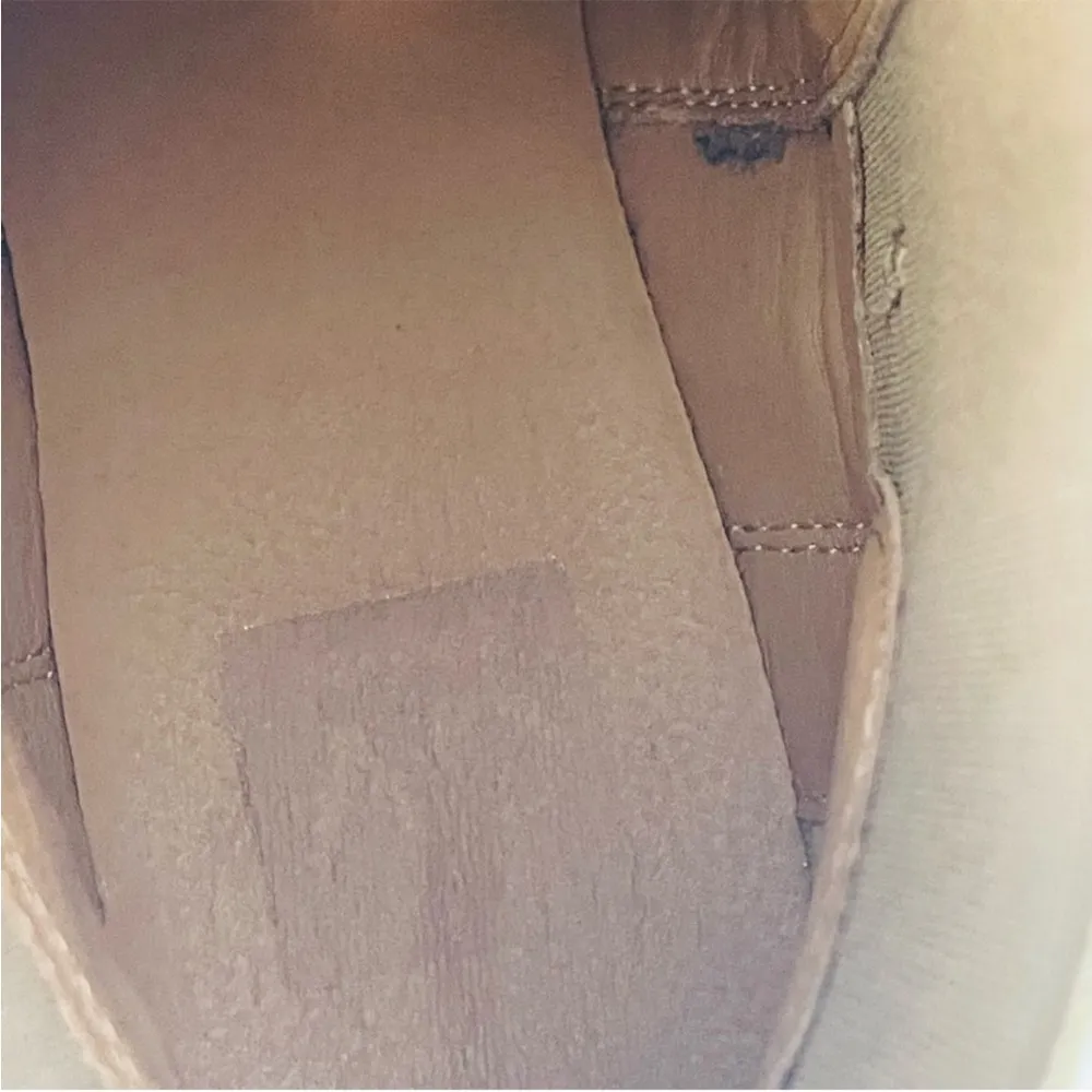 a Rielle Women’s Size 7 Beige Ankle Boot in EUC - Image 9