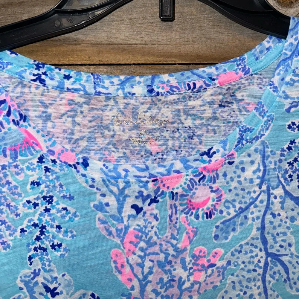 Lilly Pulitzer Etta V-Neck Top in Blue Ibiza Now You Sea Me. Size XS - Image 3