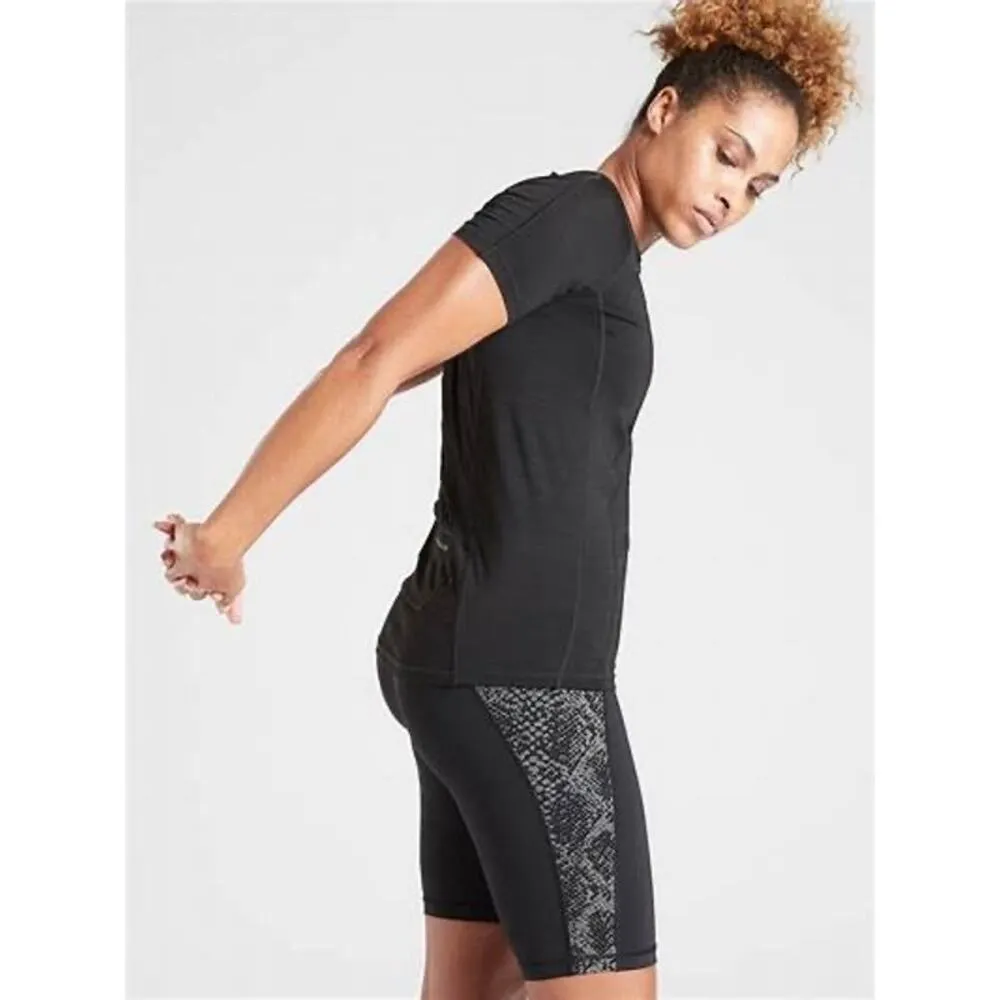 Athleta  Pacifica Black Short Sleeve Swim Surf Athletic Tee Size Medium - Image 2