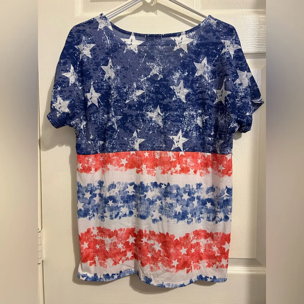 New BiBi USA red white & blue stars & stripes short Sleeve v neck Top Small - Image 4