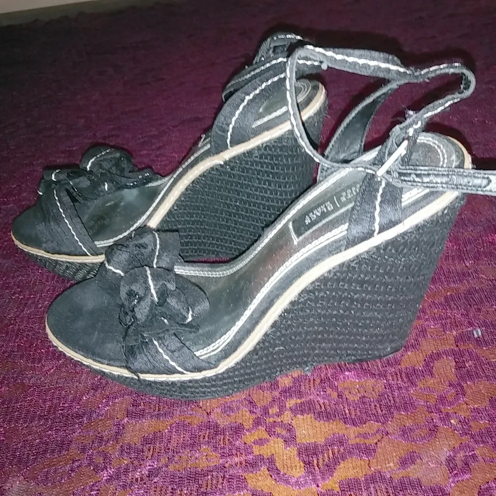 WHBM 5.5 Black House White Market Woven Black Grass Wedgies Shoes - Image 4
