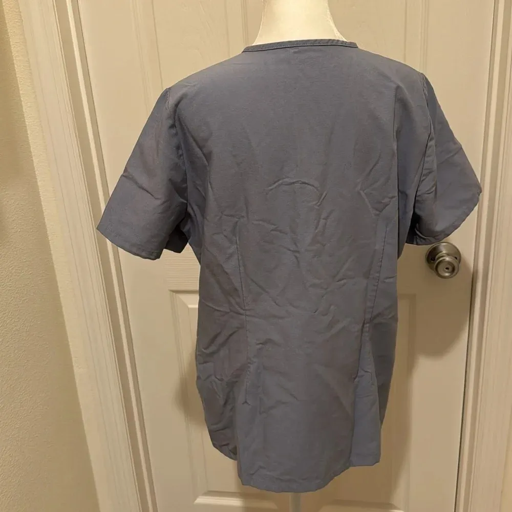 Figs Casma Three Pocket Scrub Top light purple technical collection - Image 6