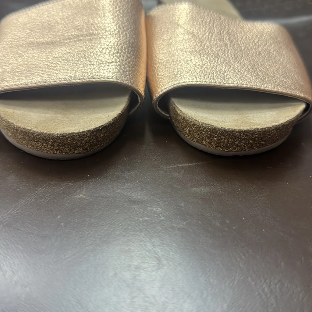 Chocolat Blu Viveca Rose Gold Leather Sandal - Image 5