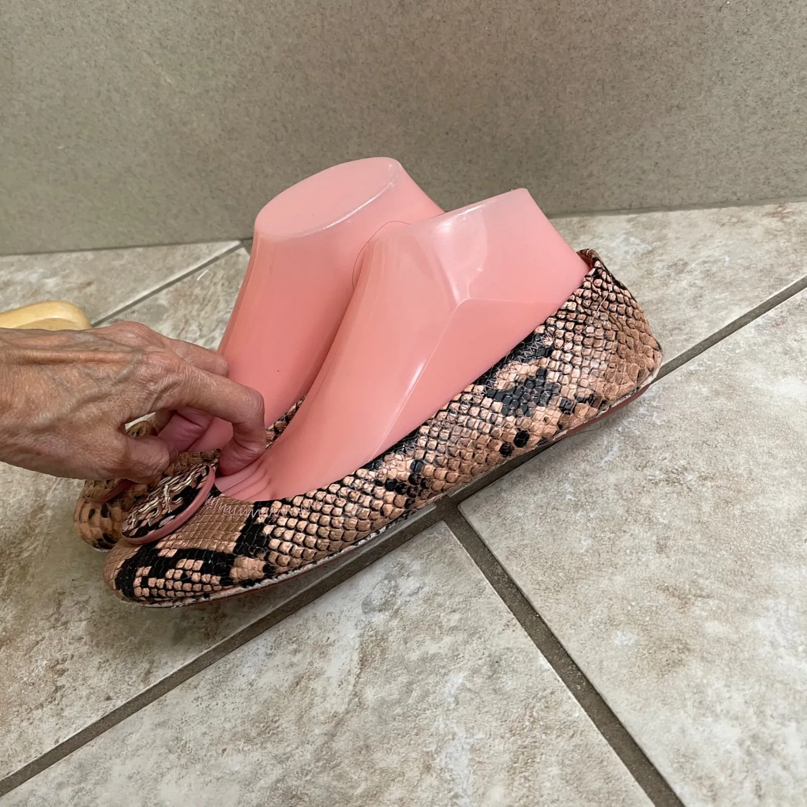Tory Burch Pink Minnie Travel Snake Print Leather Reva Ballet Flats Size 8 - Image 5