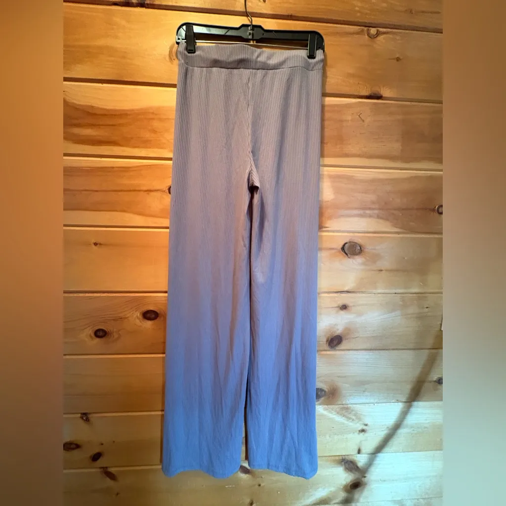 White Fox Boutique Ribbed Wide Leg Pants size Medium. - Image 2