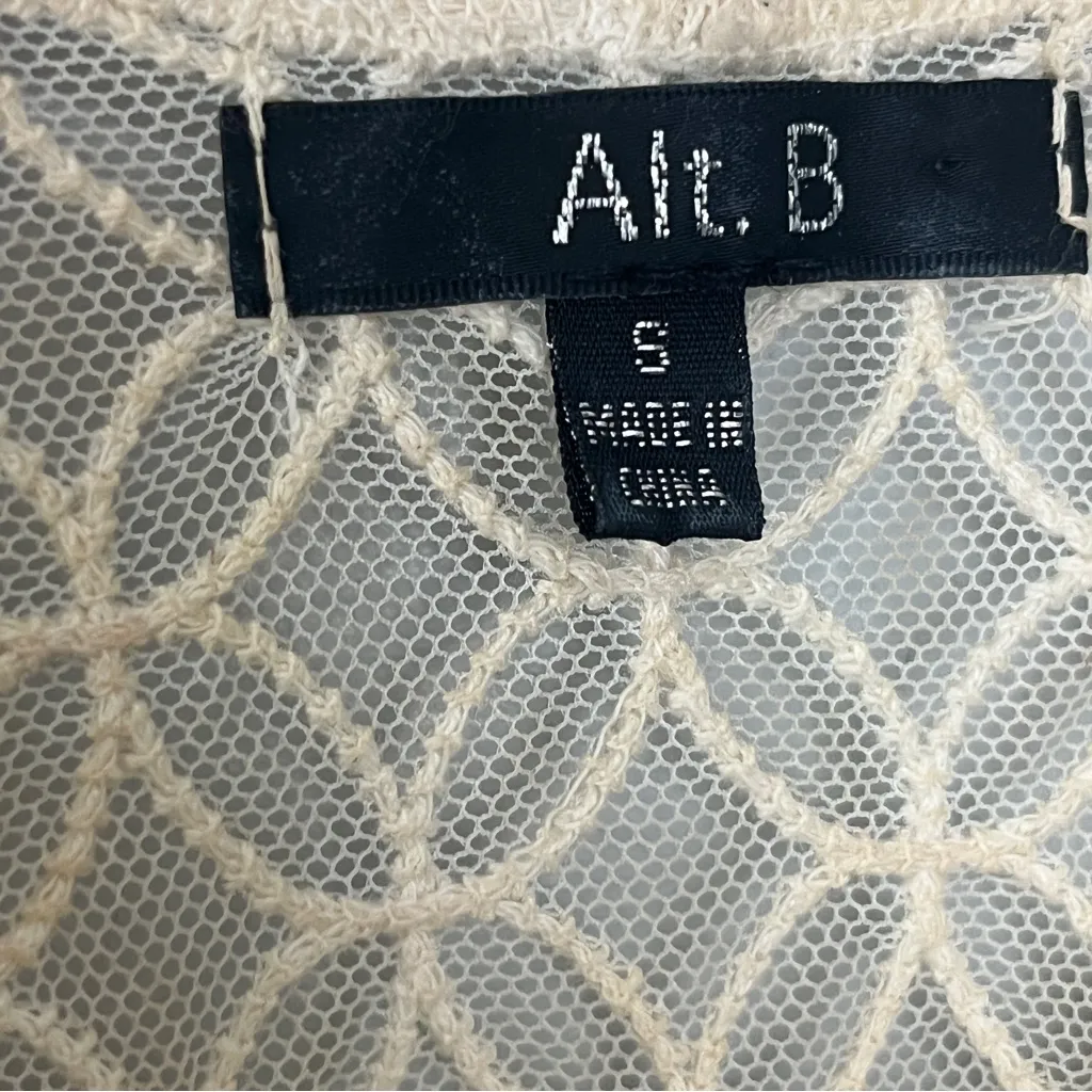 Anthropologie Elegant Cream Lace Sleeveless Top - Image 5