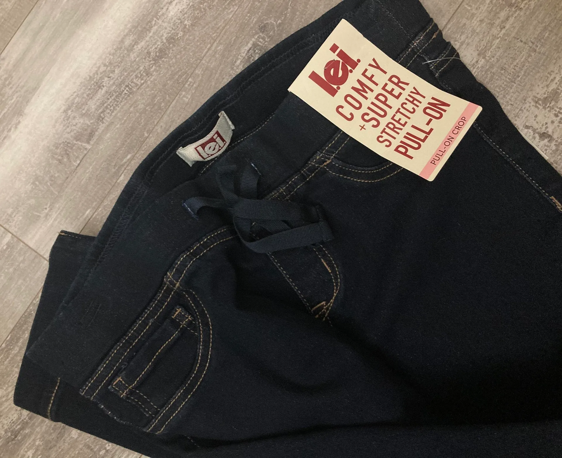 NWT LEI Super Stretch Elastic Capris - Image 4