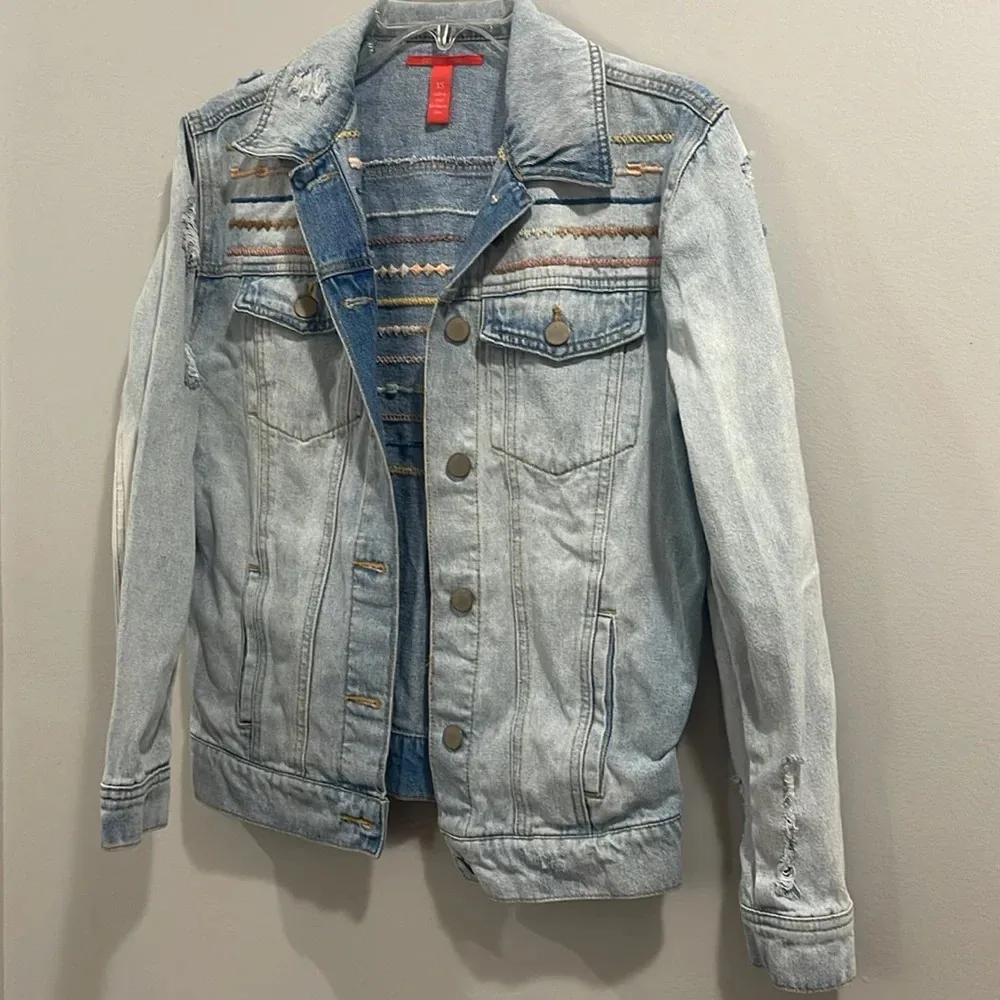 Chelsea & Violet Embroidered Distressed Denim Jacket oversized XS - Image 2