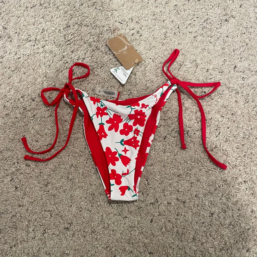Berlook Red and White Floral Reversible Bikini Bottoms - Image 3