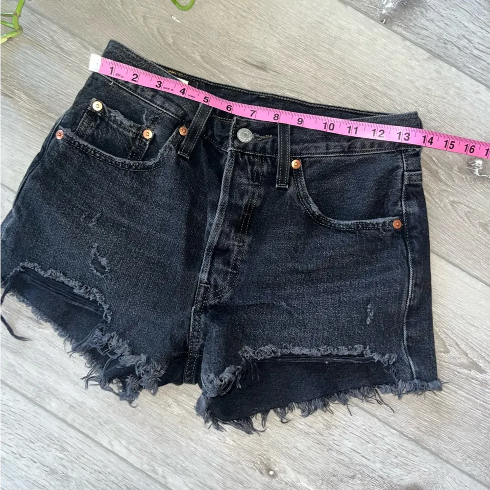 Levi’s 501 black cutoff denim shorts 26 destroyed - Image 6