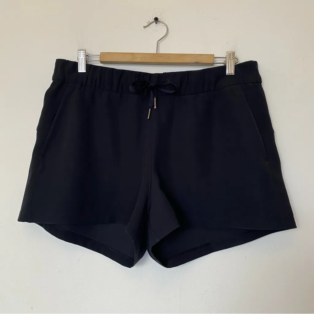 LULULEMON On The Fly Short *Travel Woven 2.5" Inseam Black Sz 12 W7ARNS - Image 4