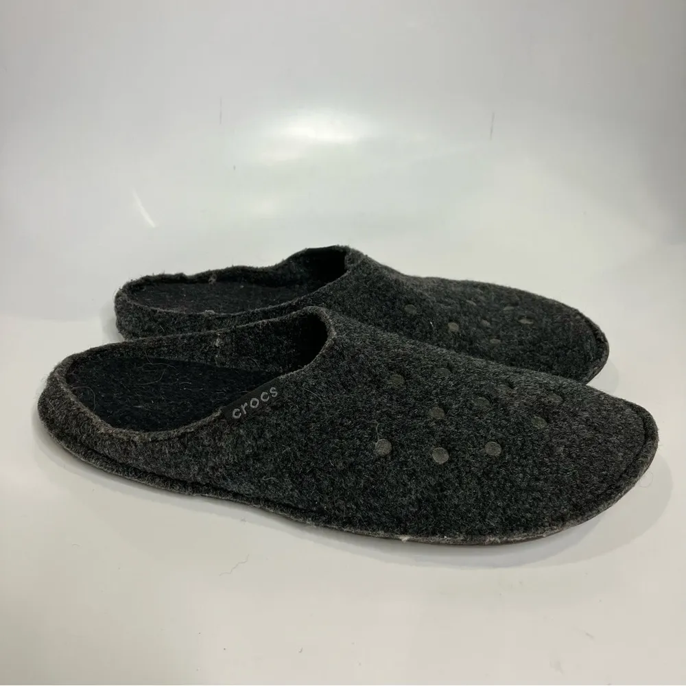 Crocs unisex adult classic lined slippers dark gray women’s size 10 men’s size 8 - Image 3