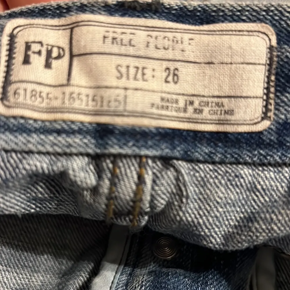 Free People Eliot Embroidered Vibe Blue Denim Cut Off Shorts Size 25 - Image 4