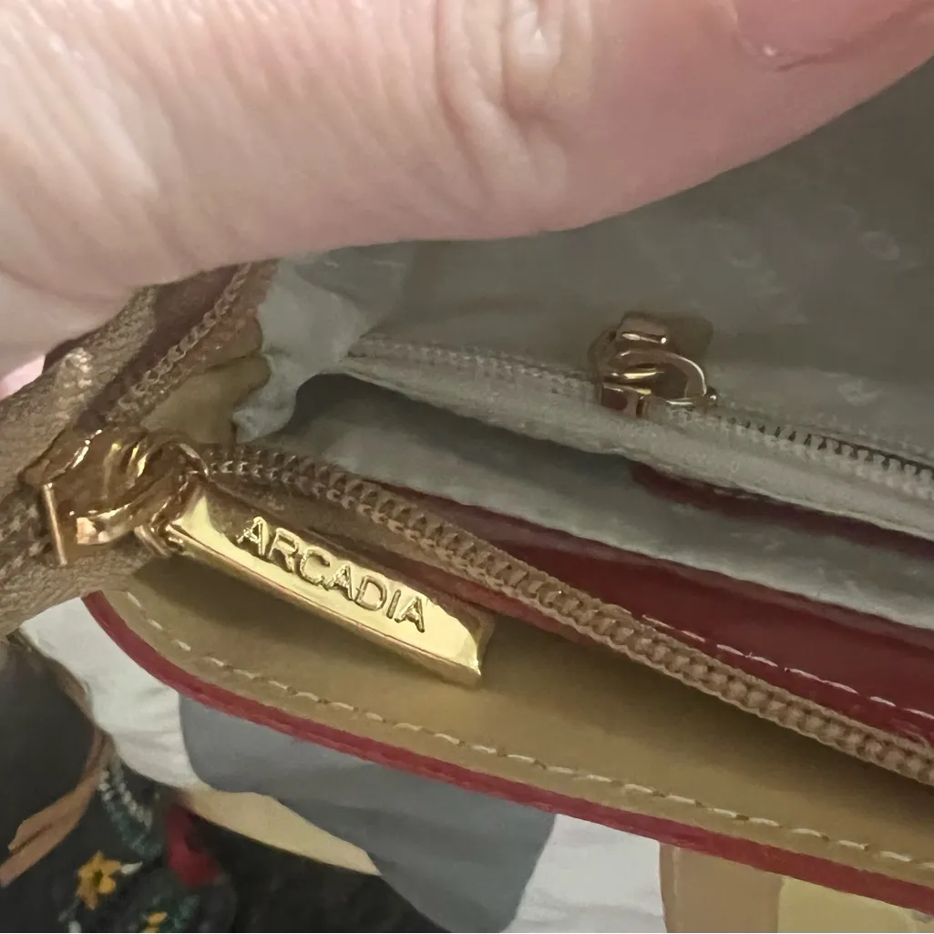 Arcadia Glossy Red and Tan Tote Bag - Image 8