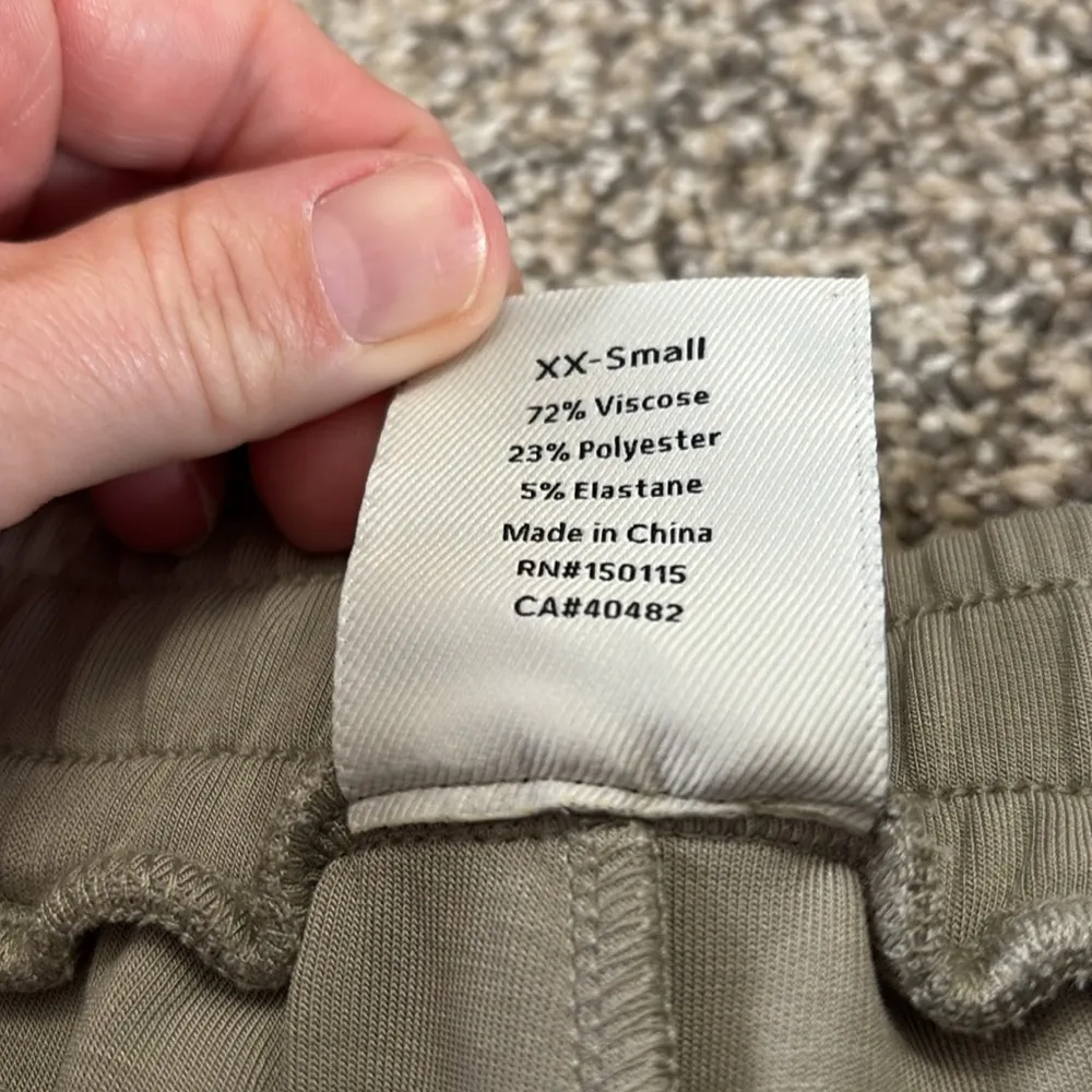 Varley  Shorts Size XXS - Image 3