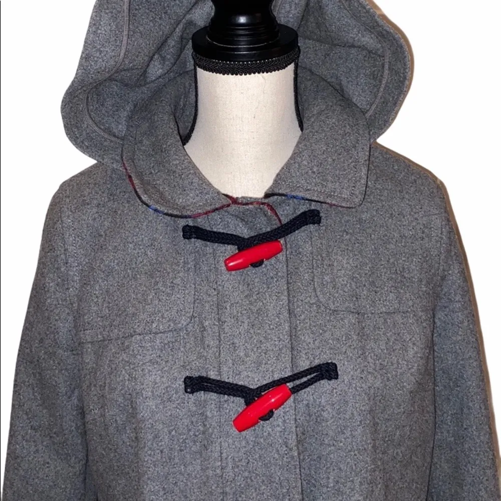 HP! Old Navy M grey wool blend w/red toggle button - Image 3
