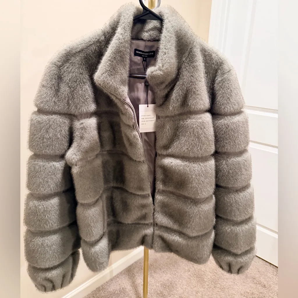NWT women's Generation Love Jodi jacket faux fur size xl in gray - Image 2