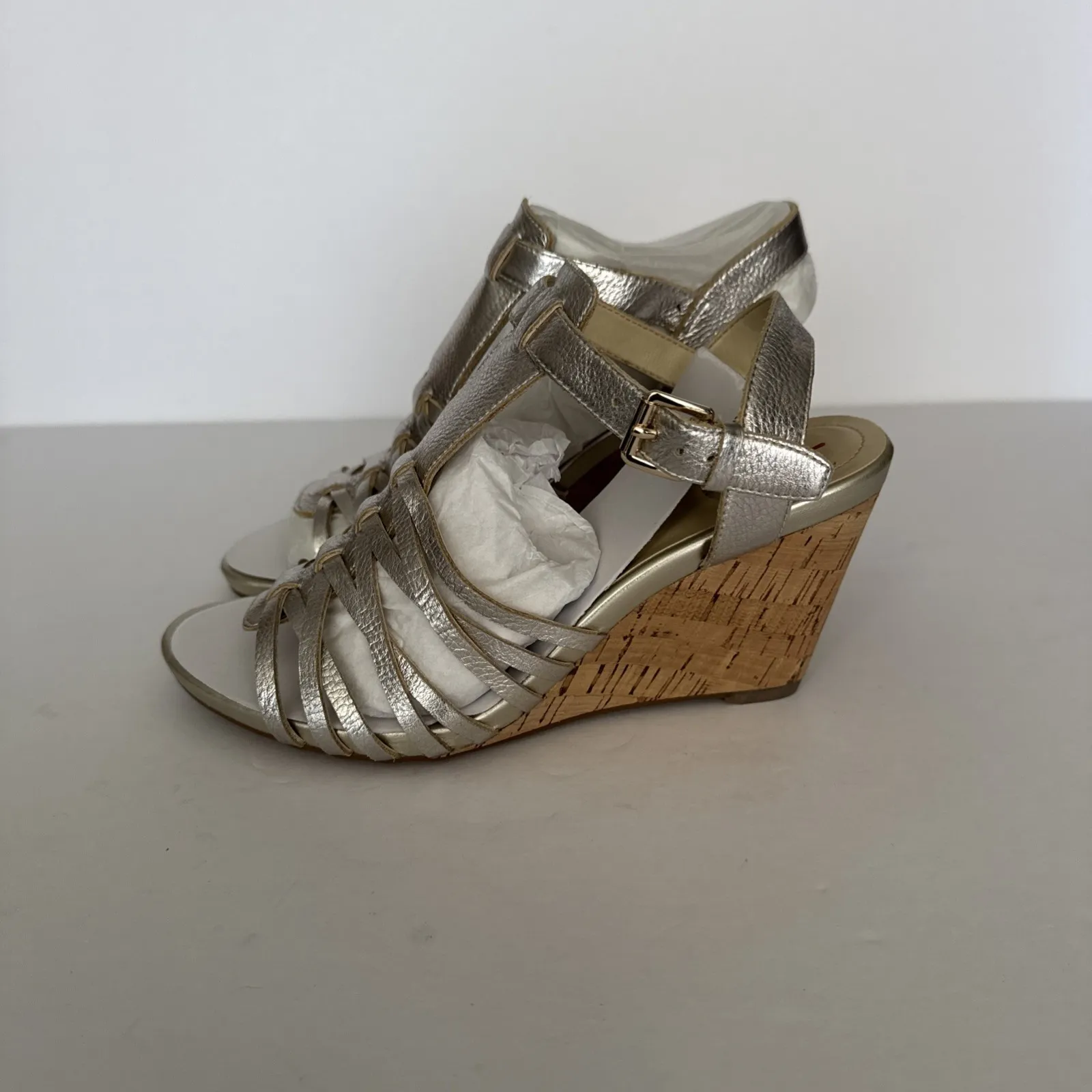 Issac Mizrahi Live Sandals‎ Gold Leather Simmer Cork Wedge Strap Shoe Size 8 W - Image 5
