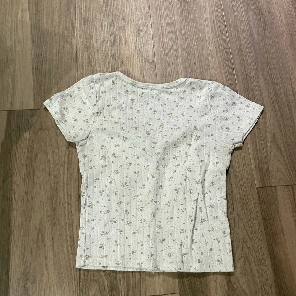 brandy melville floral top - Image 2